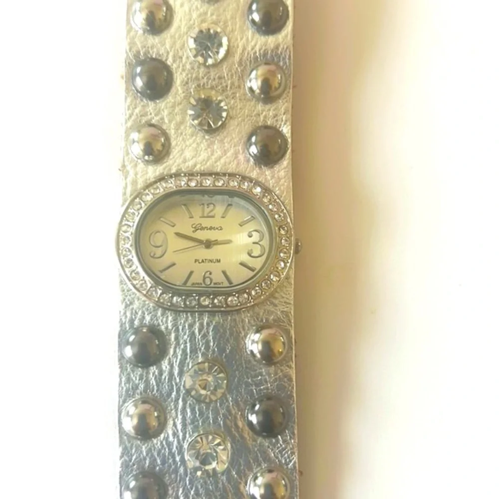 Geneva New vintage Wristwatch, Japanese movement, silver, leather band,crystals, - Picture 6 of 6